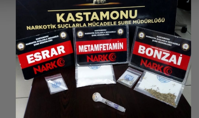 Uyuşturcuyu otomobilin vitesine saklamışlar!