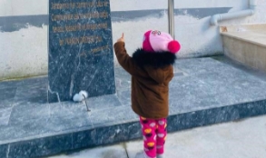 Yalnız başına gezen kız çocuğunun ailesini jandarma buldu