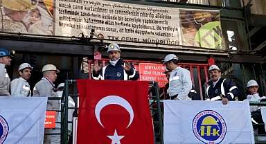 Bakan Bayraktar maden ocağında madencilerle yemek yedi