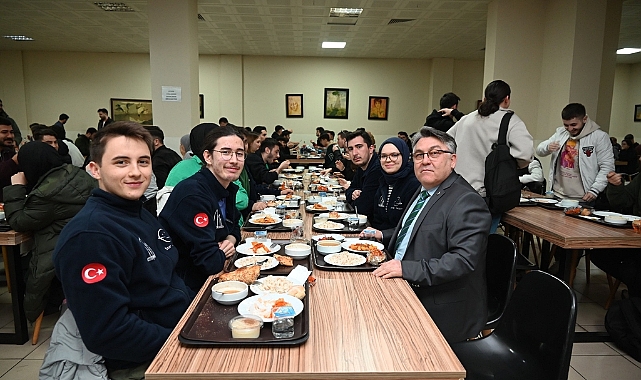 Rektör Özölçer, Orucunu Öğrencilerle Birlikte Açtı