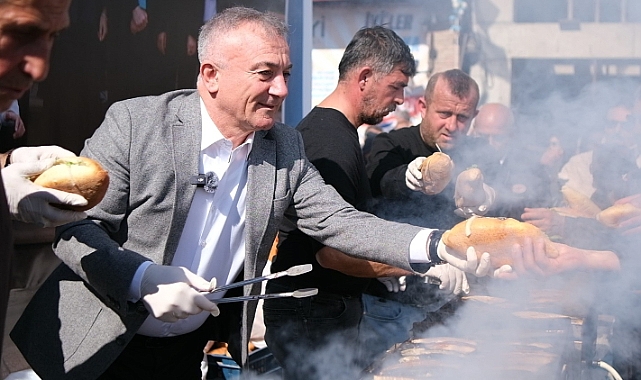 Sesli, 2 bin 500 kişiye balık ekmek ikram etti