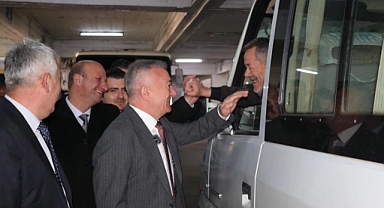 Sesli, “Parayı belediye alıyor, hizmeti de belediye getirmeli”