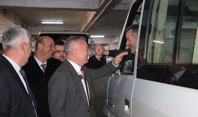 Sesli, “Parayı belediye alıyor, hizmeti de belediye getirmeli” 