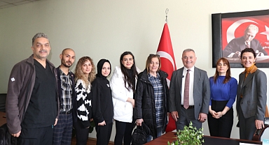 Sesli ve ekibi Ağız ve Diş Sağlığı Merkezi çalışanlarıyla buluştu
