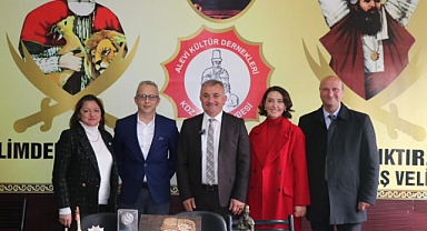 Sesli ve ekibi Cemevi’nde alevi vatandaşlarla buluştu