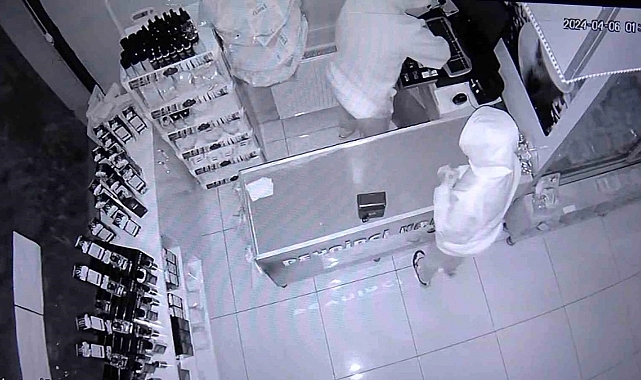 Hırsızlar için işyerine harçlık bıraktı!