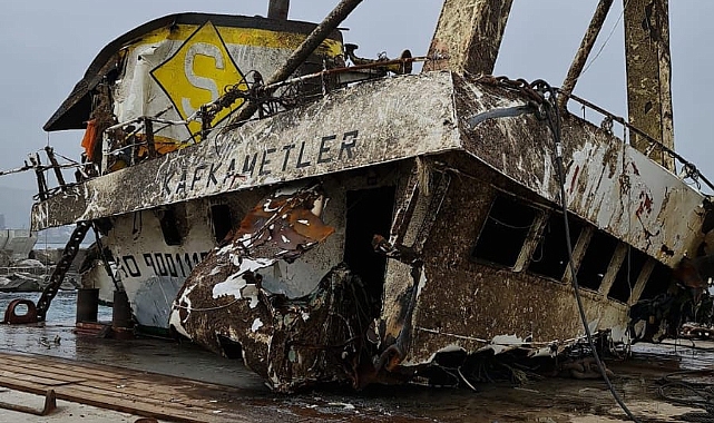 Kafkametler’in kaptan köşkü 160 gün sonra karaya çıkartıldı