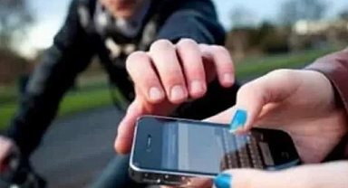 Telefon hırsızları 1 milyonluk vurgun yaptı!