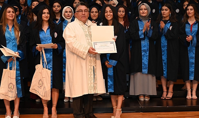 Sağlık Bilimleri Fakültesi mezunları için yemin töreni düzenlendi