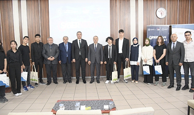 ‘Siber Vatan’ yarışmasında öğrencilere ödülleri verildi