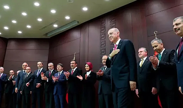 Cumhurbaşkanı Erdoğan imzaladı! Kabine'de 2 Bakan değişti! İşte yeni Bakanlar...