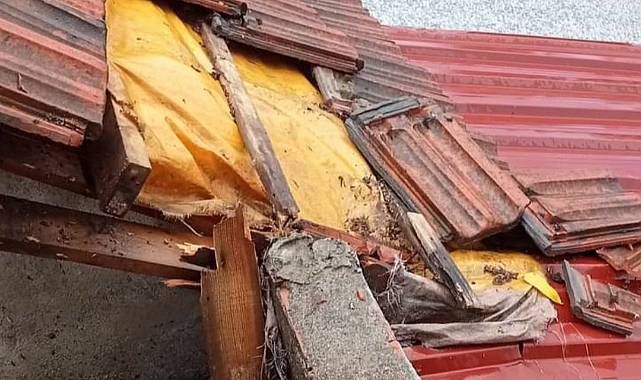 Gelik Beldesinde Yıldırım Dehşeti: Bir Ev Zarar Gördü