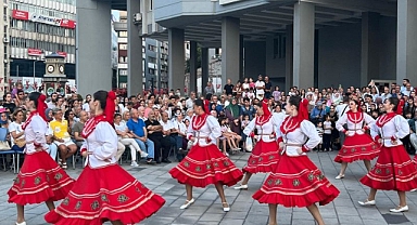 Zonguldak'ta uluslararası halk dansları rüzgarı esti