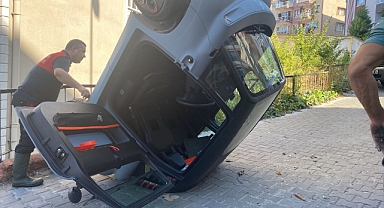 Park etmek istediği otomobiliyle alt yola düştü