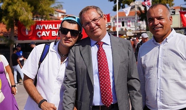 Ayvalık'ta 32'inci kez düzenlenen "Ayvalık Engelliler Şenliği" başladı.