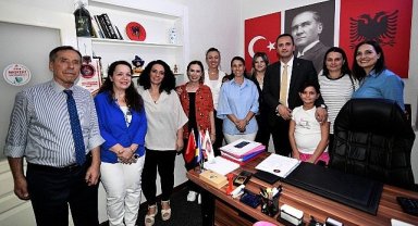 Başkan Eşki'den Bornova Arnavutları'na ziyaret