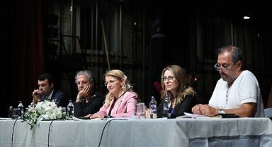 Başkan Ovalıoğlu, Bakırköy Belediye Tiyatrosu oyuncu ve teknik ekibiyle bir araya geldi
