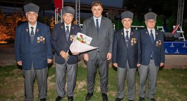 Başkan Tugay şehit aileleri ve gazilerle buluştu "Biz bir aileyiz"