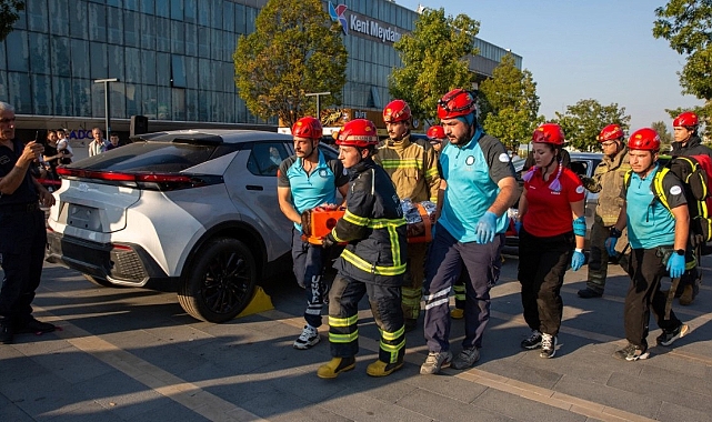Bursa Büyükşehir İtfaiyesi’nden Nefes Kesen Kurtarma Tatbikatı