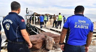İnciraltı'nda kaçak iskele ve ahşap yapılar yıkıldı