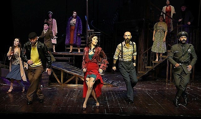 İstanbul Büyükşehir Belediyesi Şehir Tiyatroları, tiyatro sezonunun ilk ayında 22 oyunla seyirci karşısına çıkıyor.