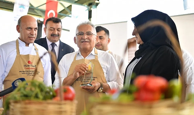 Kayseri'de Gastronomi Günlerine 1 Ton Sucuk Döner İkramı