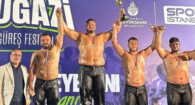 Kemer Belediye pehlivanı Kaya'dan büyük başarı