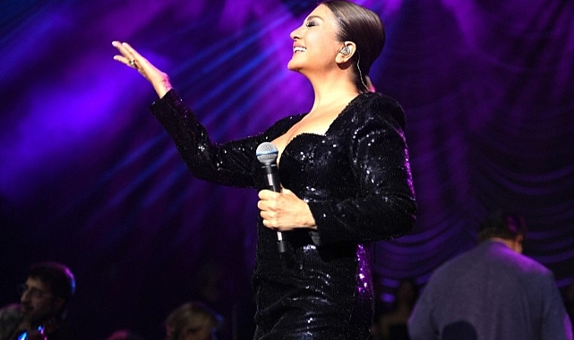 Sibel Can'dan açık havada muhteşem performans