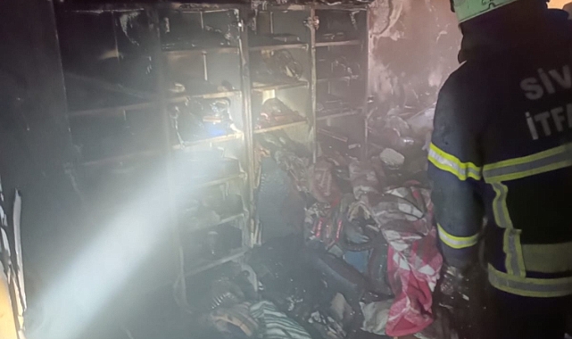 Sivas'ta Yangında Mahsur Kalan Kişi İtfaiye Tarafından Kurtarıldı