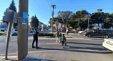 Balıkesir'de Öğrenci Güvenliği İçin Okul Önlerinde Zabıta Denetimleri Devam Ediyor