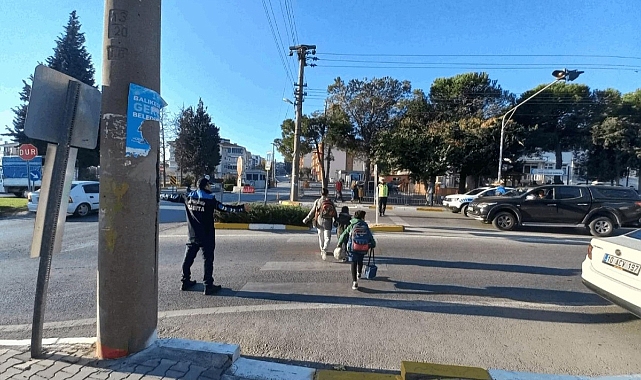 Balıkesir'de Öğrenci Güvenliği İçin Okul Önlerinde Zabıta Denetimleri Devam Ediyor
