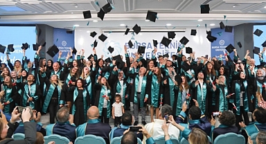 BTÜ’de Lisansüstü Öğrencilerinin Mezuniyet Coşkusu