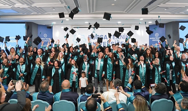 BTÜ’de Lisansüstü Öğrencilerinin Mezuniyet Coşkusu