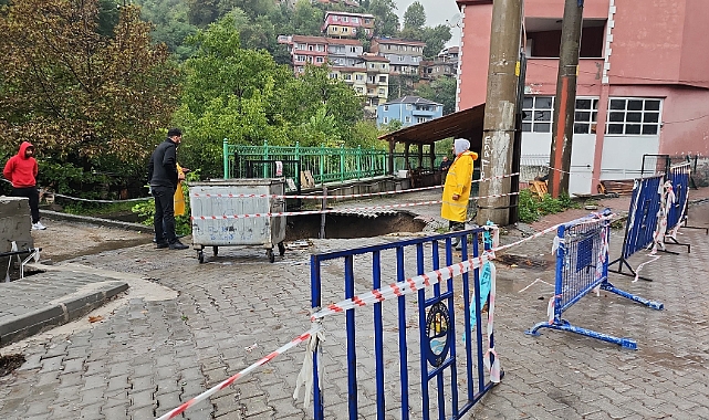 Çaydamar Mahallesi'nde Heyelan: Yol Göçtü