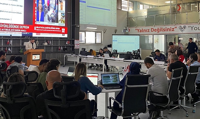 Deprem Nedeniyle Malatya'da Eğitime 1 Gün Ara Verildi, 3 Binada Kısmi Çökme Meydana Geldi