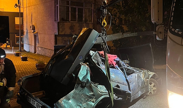 Ereğli’de Kontrolden Çıkan Araç Otobüs Durağına Çarptı: 1 Yaralı