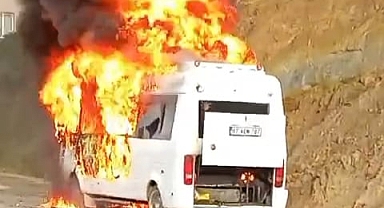 Ereğli’de Servis Minibüsü Seyir Halindeyken Alev Aldı
