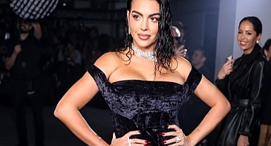 İspanyol Model Rodriguez, Takılarıyla Göz Kamaştırdı