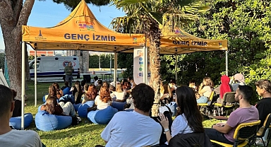 İzmir'de Gençlerin “Deneyim Yolculuğu” Başladı