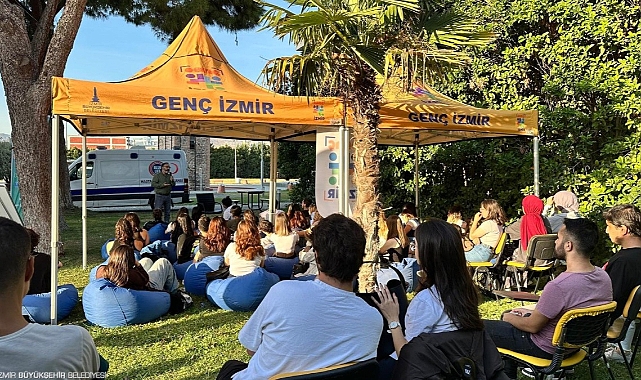 İzmir'de Gençlerin “Deneyim Yolculuğu” Başladı