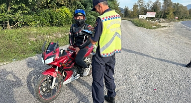 Jandarma ekiplerinden motosiklet sürücülerine sıkı takip