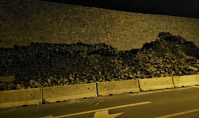 Kara yoluna yapılan istinat duvarı heyelanla yıkıldı