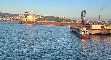 Karadeniz Ereğli'de karaya oturan gemi yüzdürüldü