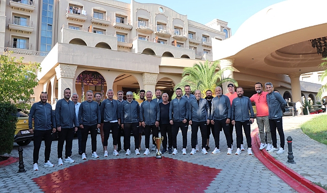 Kdz.Ereğli Turgut Tanyıldız Masterler takımı şampiyonluğu kutladı