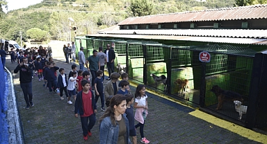 Miniklerden Sevimli Dostlara Ziyaret