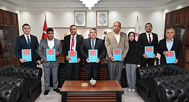 Rektör Özölçer, Zonguldaklı Roman Dernek Yöneticilerini Makamında Kabul Etti