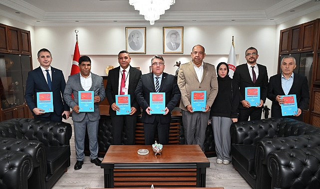 Rektör Özölçer, Zonguldaklı Roman Dernek Yöneticilerini Makamında Kabul Etti