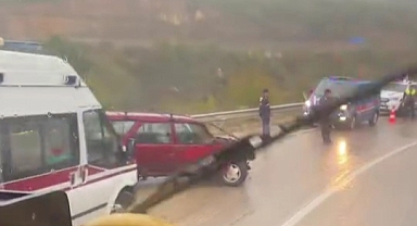 Sağanak sonrası kazalar ardı sıra geldi: 4 yaralı