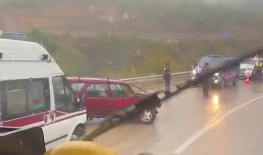 Sağanak sonrası kazalar ardı sıra geldi: 4 yaralı