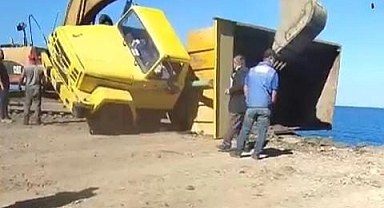 Zonguldak Ereğli'de Kamyonet Devrildi